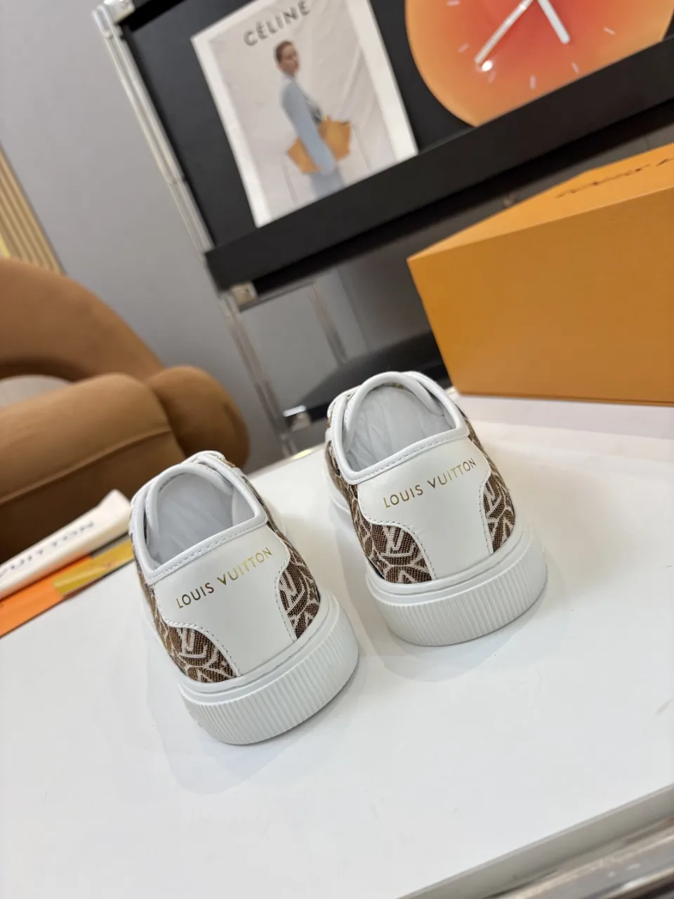 p580🐮🐮 LV couple skate shoes｜Classic jacquard, the ultimate code for a sweet outing! 👫** This pair of shoes is Louis Vuitton's love letter to fashionistas💌 - **classic presbyopic skate shoes**, the perfect choice for couples to go out on the street!  🔸 **Luxury details are a must-have**: Jacquard fabric  🔸 **So comfortable that you don’t want to take it off**: The sheepskin lining is skin-friendly and breathable, warm in autumn and winter without stuffing your feet, refreshing in spring and summer without being sticky, and you can wear it with a high-end feel in all seasons!  🔸 **Steady sense of security**: Non-slip rubber outsole, perfect grip, accompanying you through romantic streets.  **💑 Couple outfit inspiration**: ▪️ For boys, pair with leggings + baseball cap for a trendy street look!  ▪️ Girls can wear short skirts or shark pants, and the sweet and cool style is easy to choose~ **#Louis Vuitton #couple shoes #presbyopia classic** **👉 Click to collect and become the most fashionable CP in the circle of friends with him! ** Fabric: Imported cowhide/classic jacquard fabric Lining: Sheepskin lining Sole: Original rubber sole Size: Women’s size 35-42 (40/41/42 customized) Men’s size 39-45 (39.45 customized)
